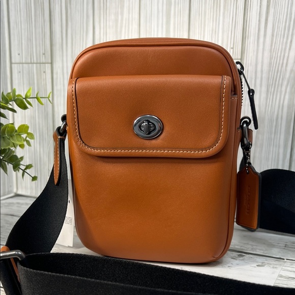 Coach Men’s Leather Crossbody Bag Slim Turnlock Messenger Saddle Brown